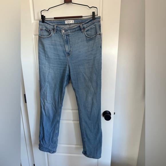 Abercrombie & Fitch High Rise Straight 90s Fit Jeans - Picture 3 of 6